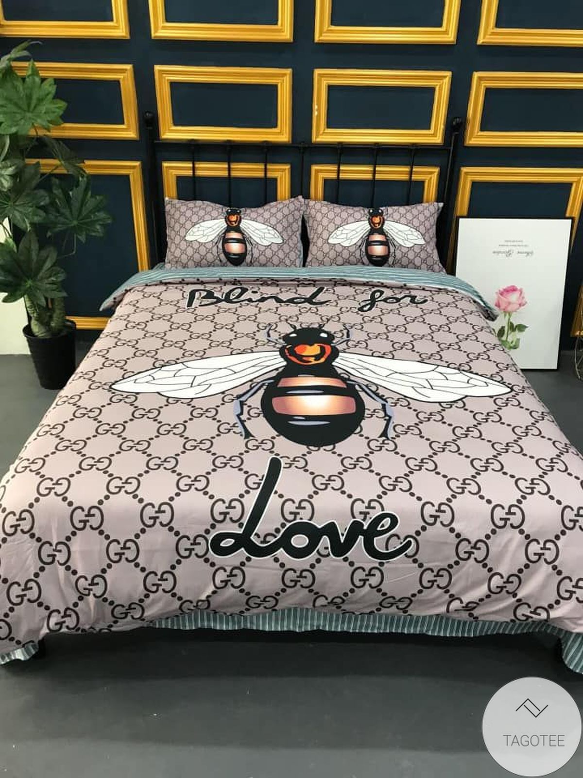 Gucci Logo Blind For Love Bedding Set